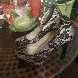 Super cute size 7 ladies Madeline girl heels